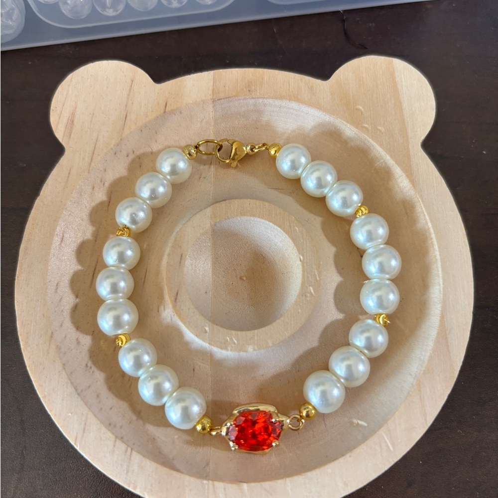 Handmade Elegant Pearl and Gold Bracelet with Red Gemstone